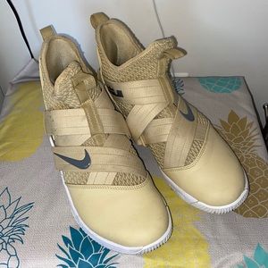 Nike Lebron Soldier 12 Basketball Shoe